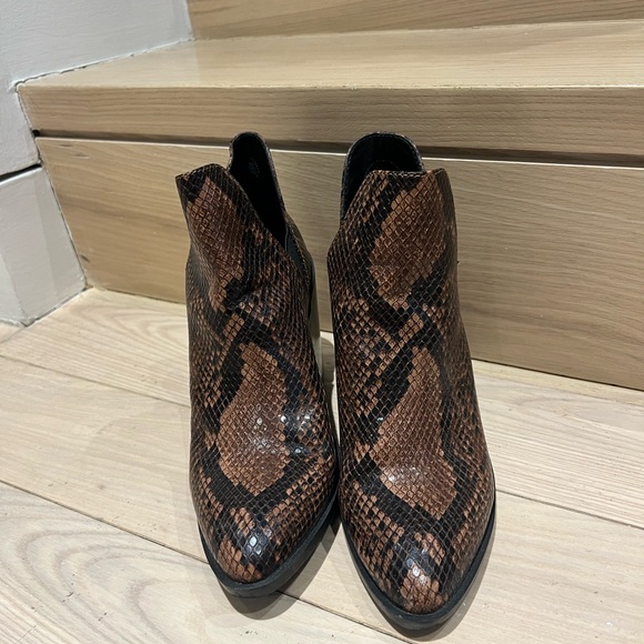 Steve Madden bootie size 8 - Picture 1 of 3